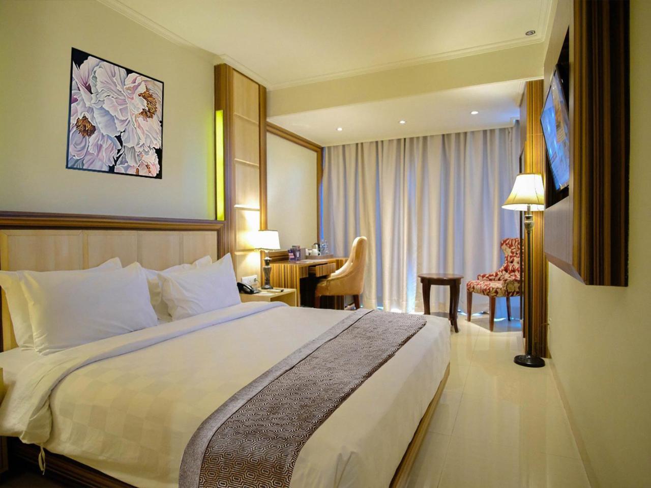 Hotel Sapphire Sky & Conference