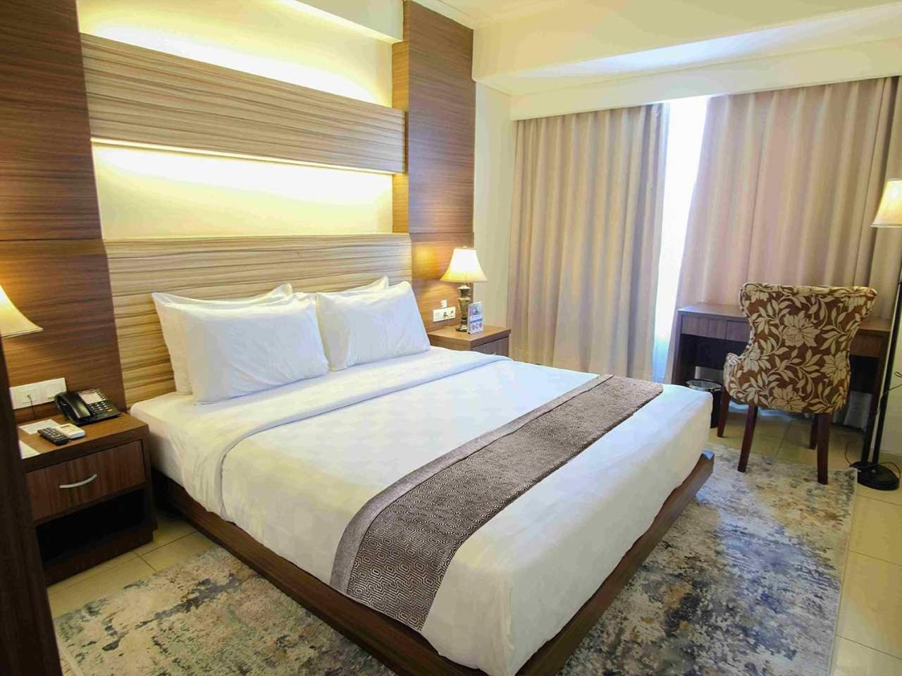 Sapphire Sky & Conference Hotel 3*